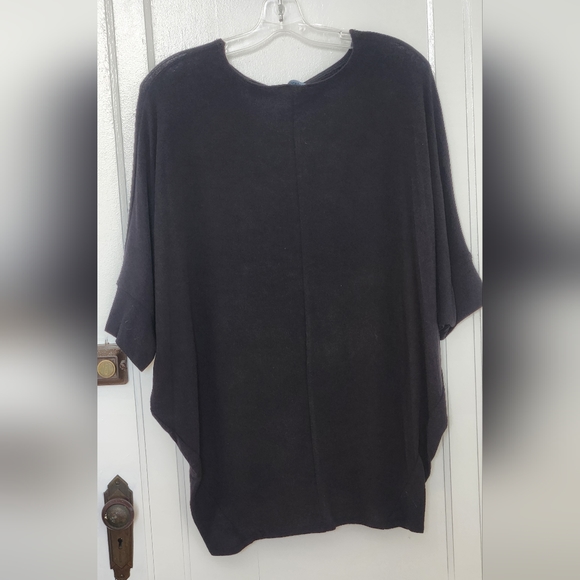 New with tags, black,elbow length,bat wing, light knit shirt from Eclipse - Picture 3 of 3